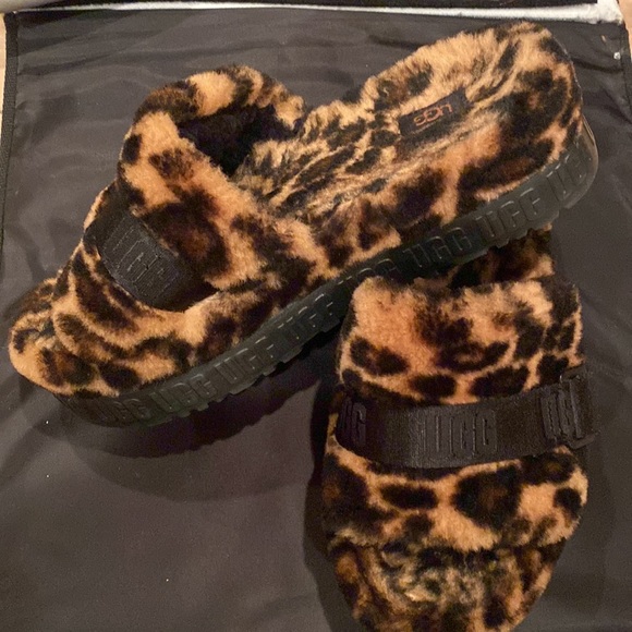 Slippers - Picture 3 of 6